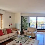 Duplex Double Terrasses 4p * パリ